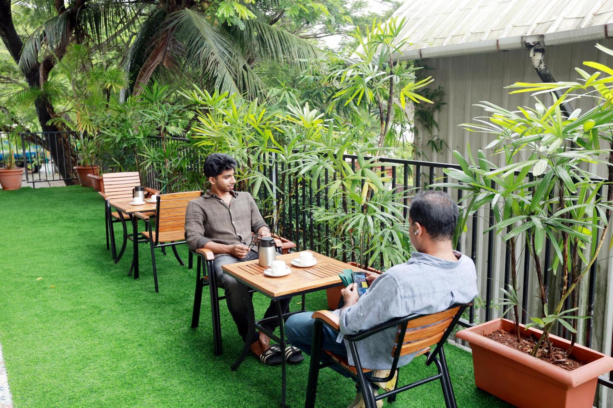 Hotel Cmk Habitat Centre à Kochi Extérieur photo