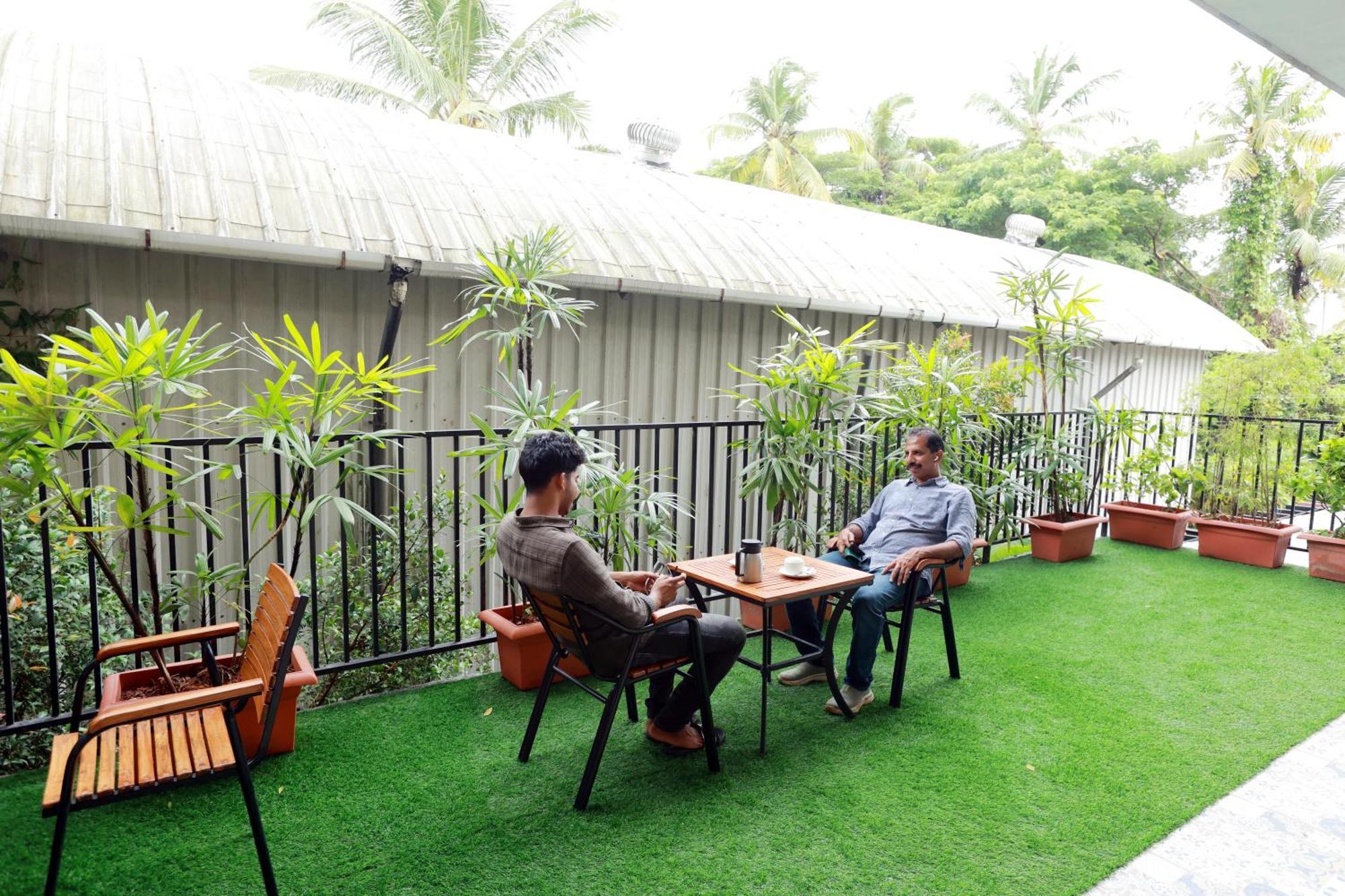 Hotel Cmk Habitat Centre à Kochi Extérieur photo